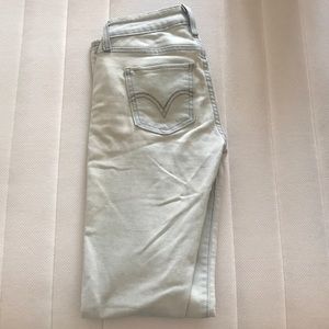 Levi’s light wash skinny jean (jegging)